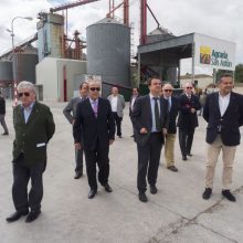 El consejero de Agricultura aplaude la apuesta de la Cooperativa Agraria San Antón por la semilla certificada y por los frutos de cáscara