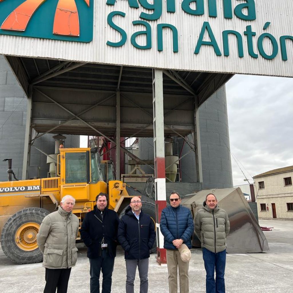 Agraria de San Antón-84 recibe la visita de el Delegado provincial de Agricultura, Agua y Desarrollo Rural